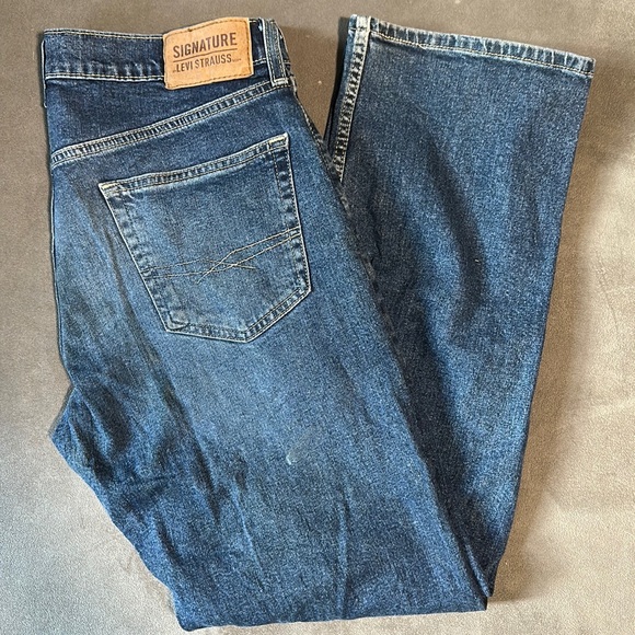 Levi’s Signature Relaxed Straight Jean - Picture 2 of 5
